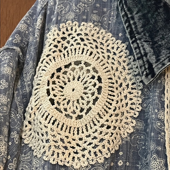 NWOT Oli & Hali Blue & White Mixed Media Lace, Crochet, Denim Patchwork Shirt - Picture 4 of 11